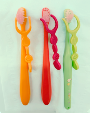 仕上げ磨きにおすすめの歯ブラシとフロスのセッティング例